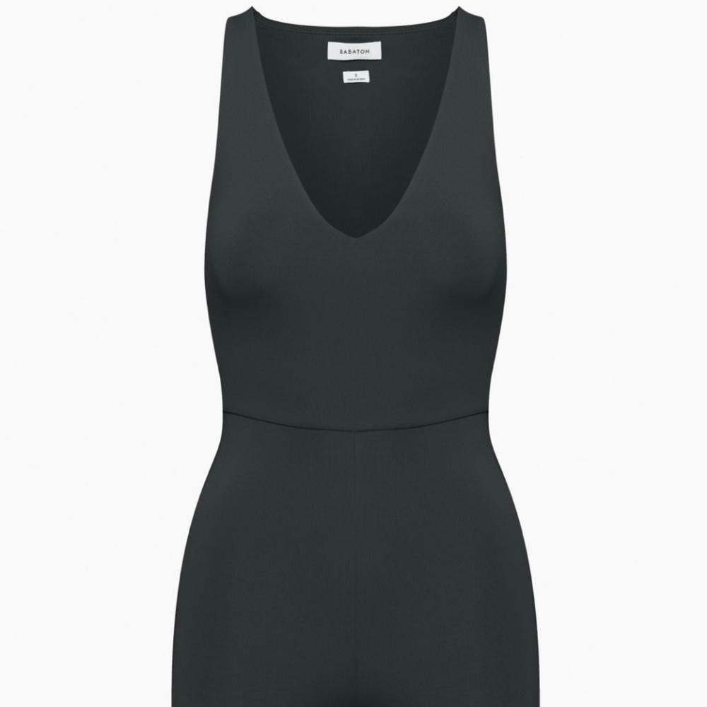 Aritzia Babaton v-neck romper - small